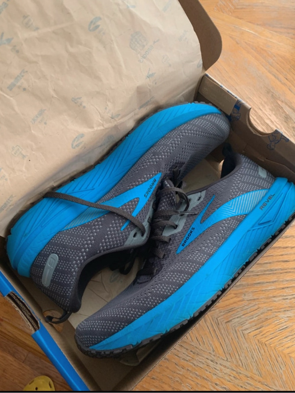 Mens 9.5 Brooks Revel gray and royal blue running shoes $75 retail